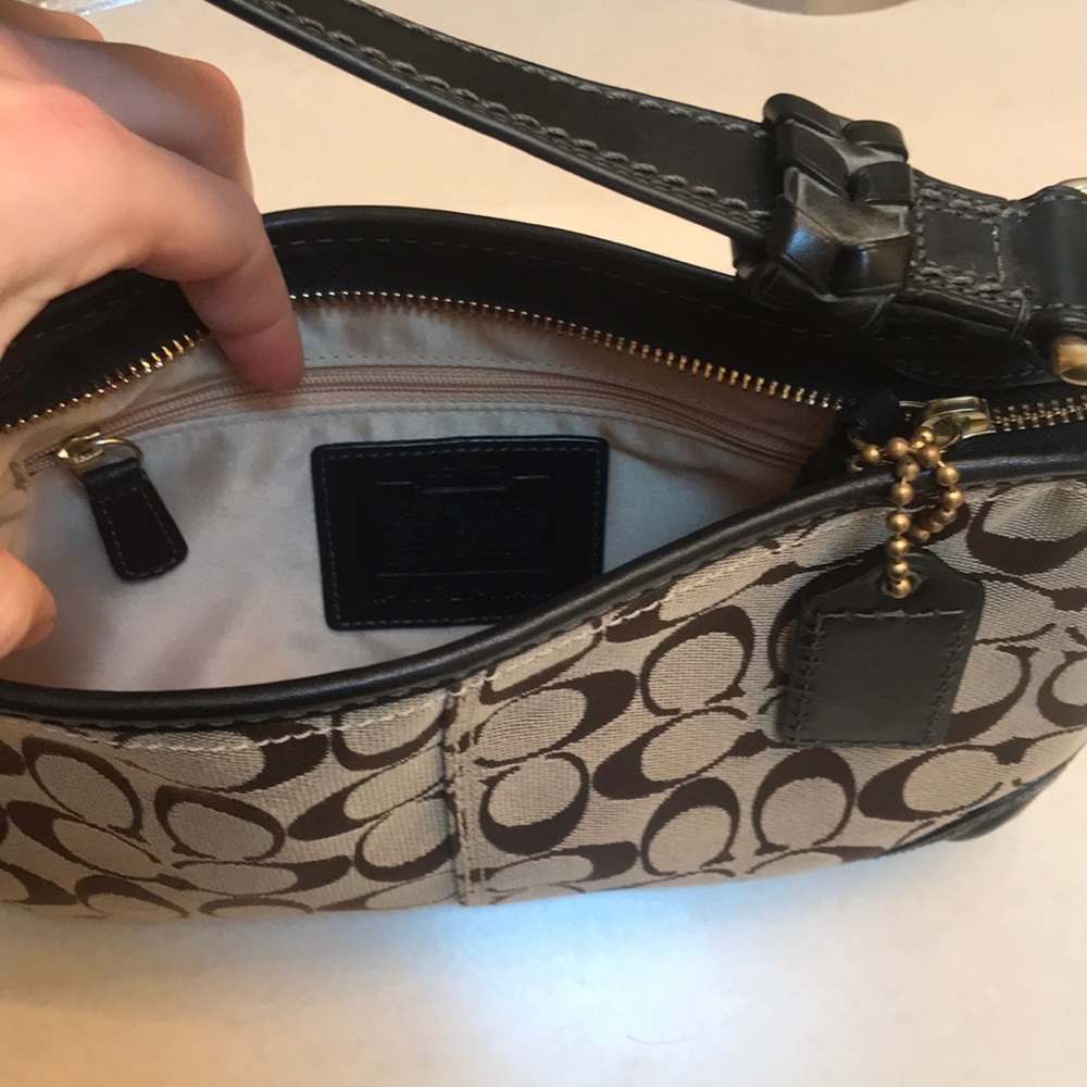 Authentic Coach signature collection purse - Picture 4 of 11